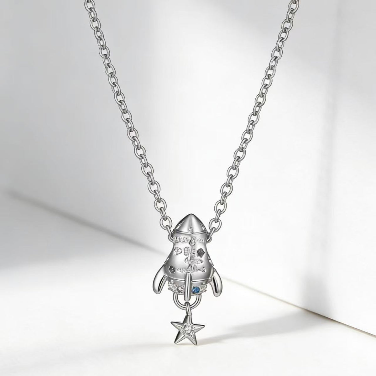 Heart Shaped Zircon Necklace For Women Clavicle Length Chain With A Gold Plated Pendant